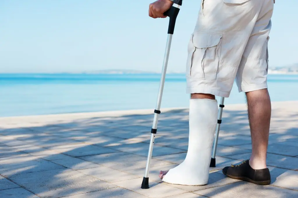 Mit Gippsbein im Urlaub am Pool